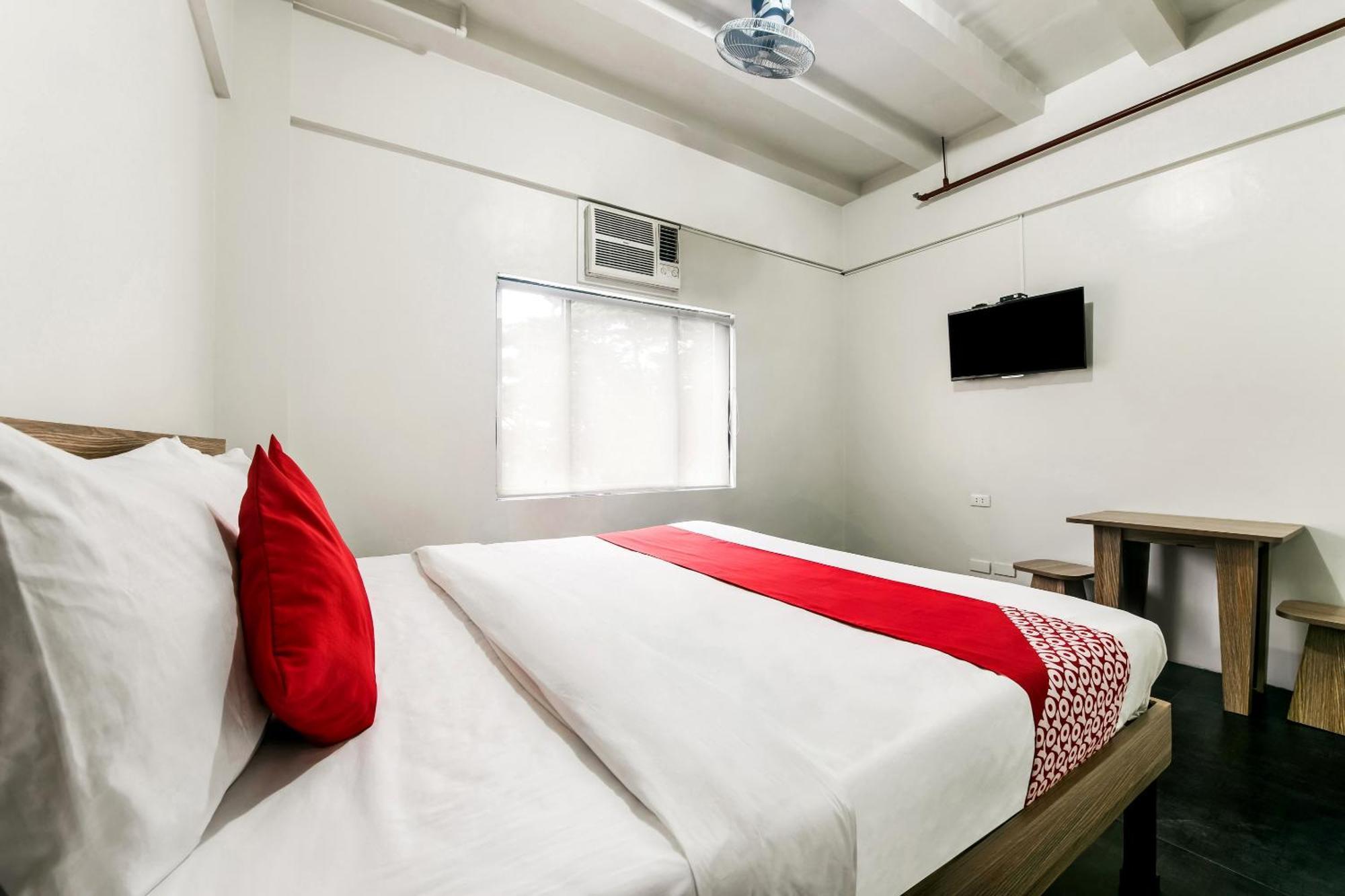 Oyo 136 Regal Residences Quezon City Exterior photo