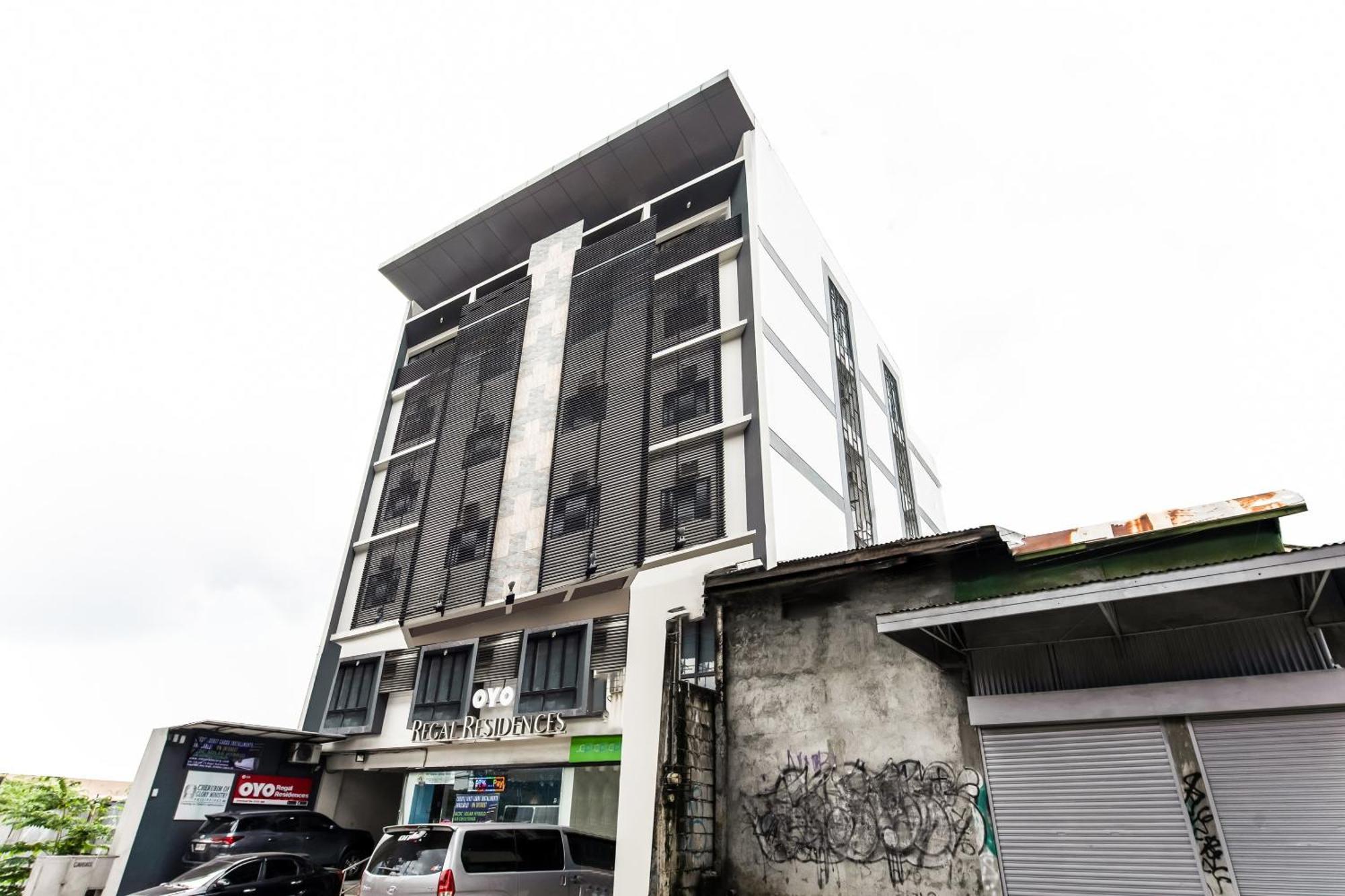 Oyo 136 Regal Residences Quezon City Exterior photo