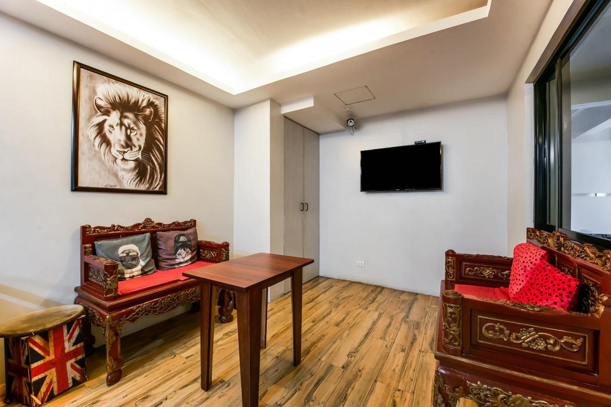 Oyo 136 Regal Residences Quezon City Exterior photo