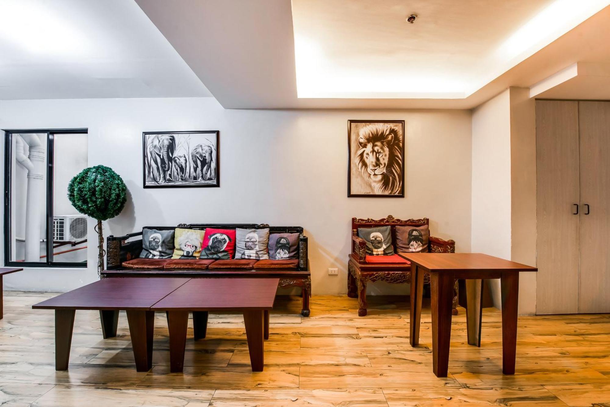 Oyo 136 Regal Residences Quezon City Exterior photo